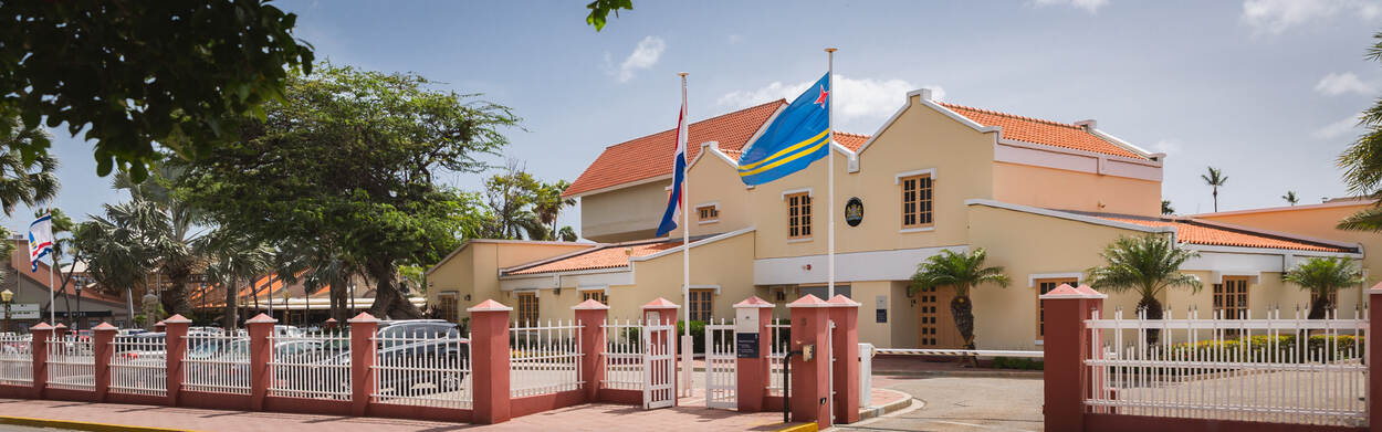 Entrada principal edificio Gabinete di Gouverneur di Aruba
