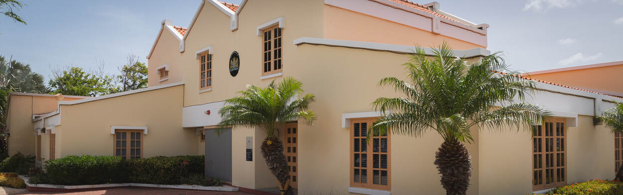 Entrada principal di Gabinete di Gobernador di Aruba