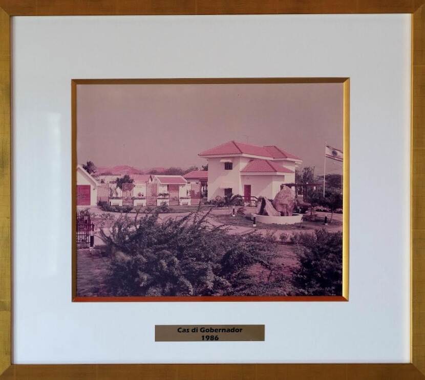 Un potret di e anterior Cas di Gobernador di Aruba, saca na 1986.
